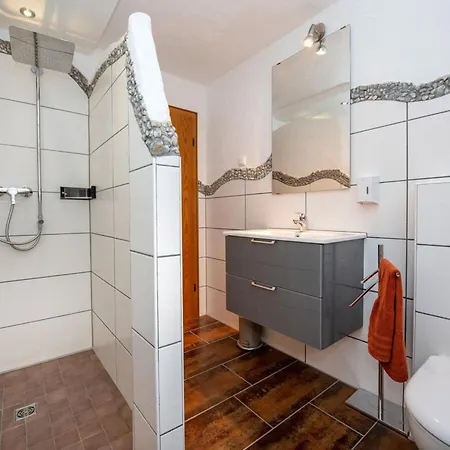 Tranquil In Zell-kaimt Целль-ан-дер-Мозель